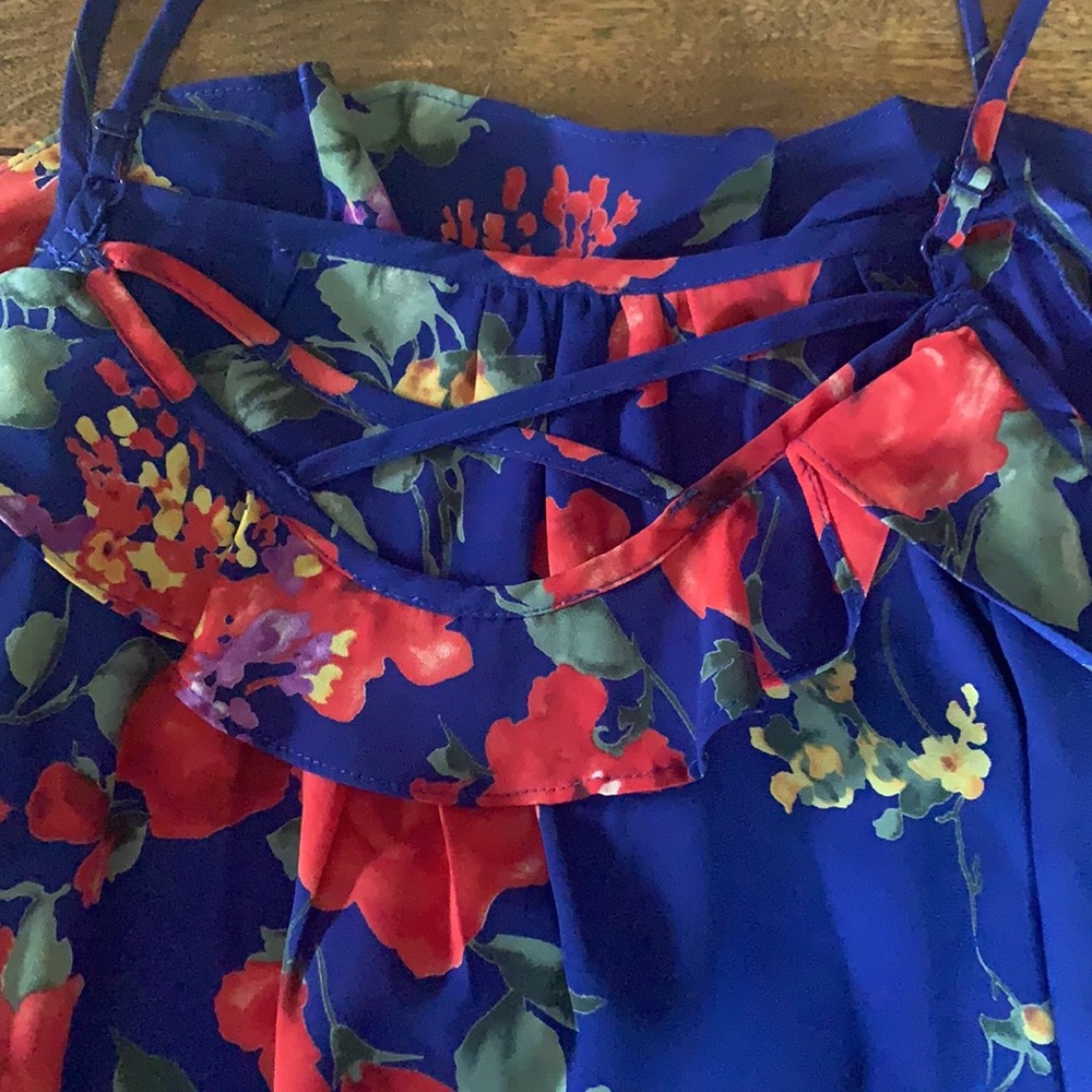 🆕 Cold Shoulder Ruffle Top - Picture 3 of 4